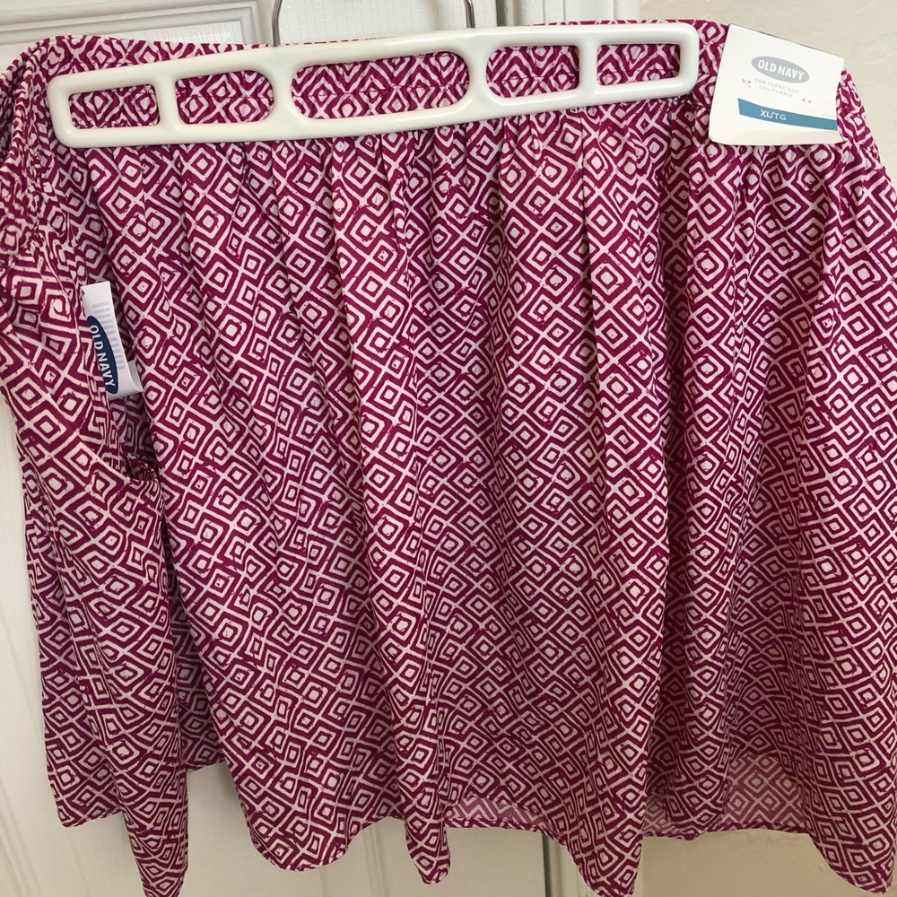 Old Navy pink and white shorts